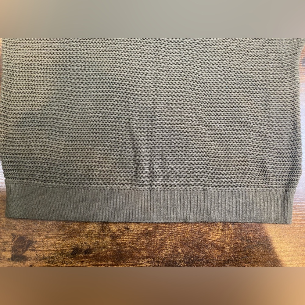 Express open knit top. Olive green size Lrg EUC - Picture 4 of 11